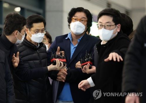 김성태 전 쌍방울 회장 입국…"이재명 모른다" 주장 [사진제공 : 연합뉴스]
