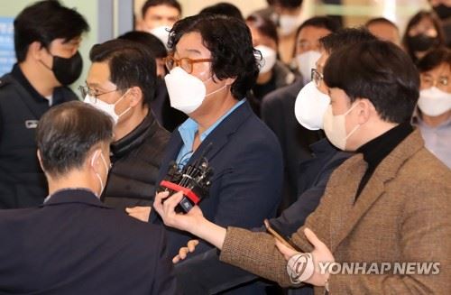 압송되는 김성태 전 쌍방울 회장 [사진제공 : 연합뉴스]
